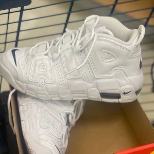 Nike up Tempo white